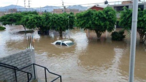Entrada de Huarmey y coche policía Entrada de Huarmey y coche policía